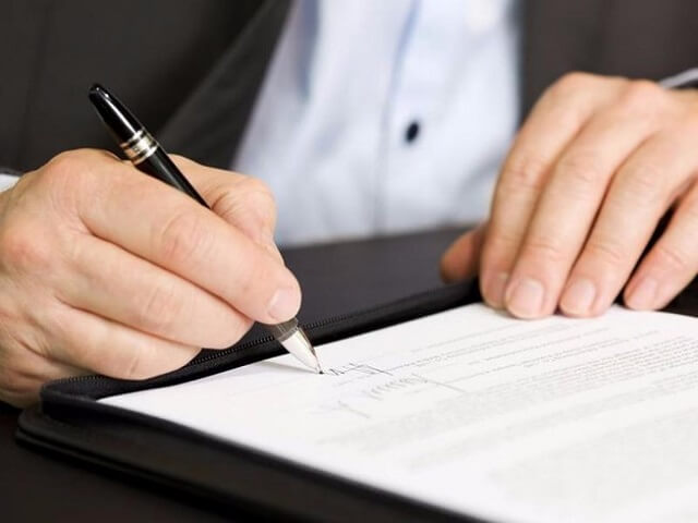 Thống nhất điều khoản và ký kết hợp đồng mua bán theo quy định của pháp luật
